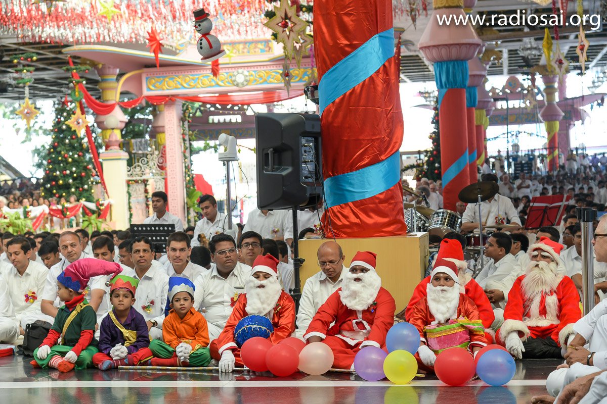 Christmas Celebrations at Prasanthi Nilayam PHOTOSVIDEOSLIVE DARSHAN